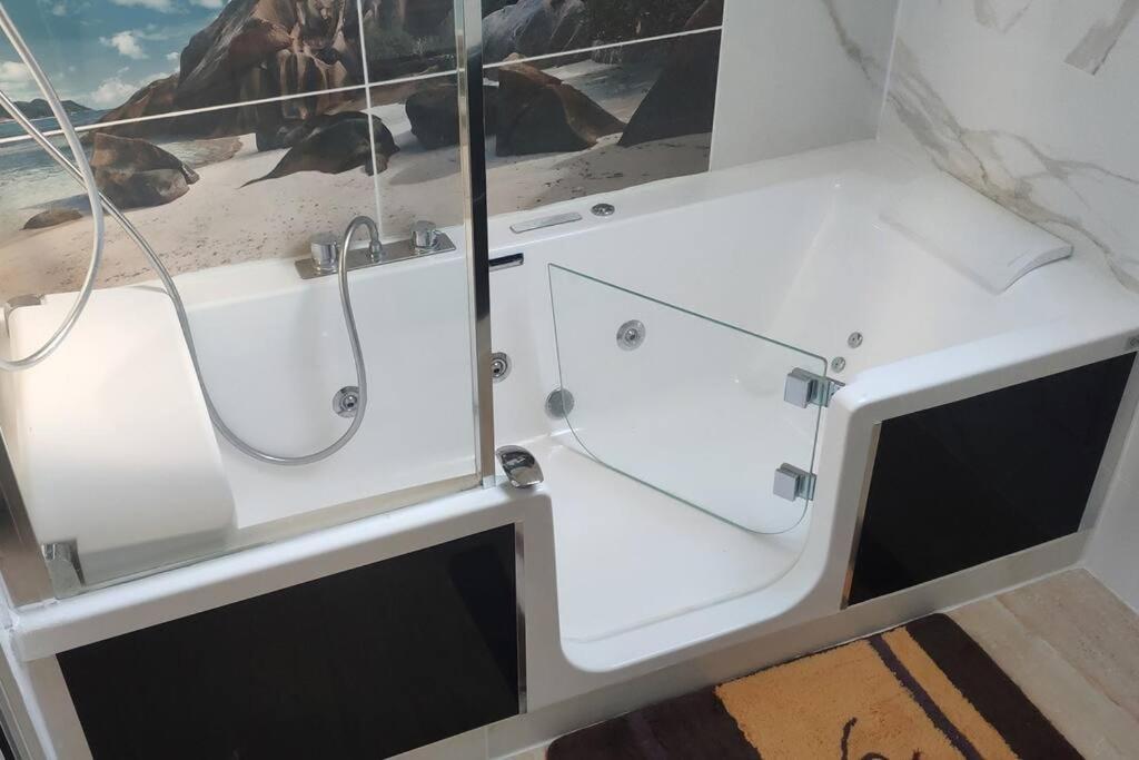 Appart. T2 De Luxe +Jacuzzi, Vue Mer Et Cote Plage Le Gosier  Exterior photo